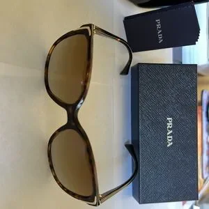 Prada SPR 010 5517  2AU-6E1 sunglasses, ex condition, w/original packaging m_641dae8c9464f3e3f318dc46.jpg main image 2